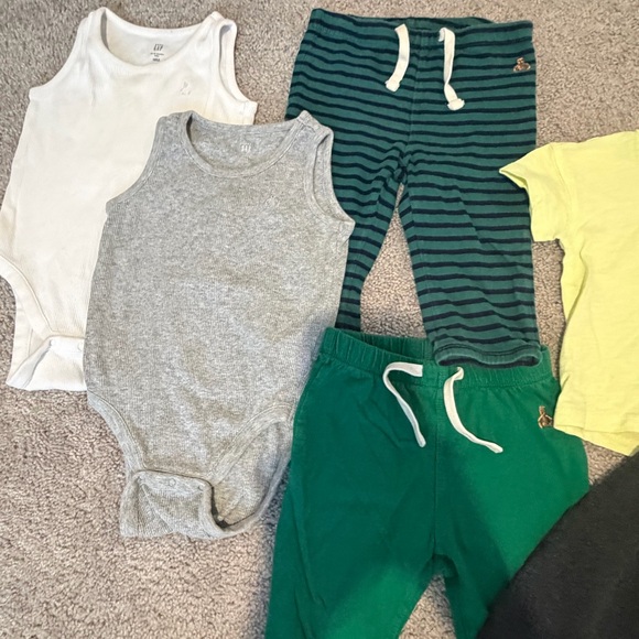 Baby Gap  Baby Boy Clothing Bundle Lot  Size 6-12m 
L - Picture 3 of 8
